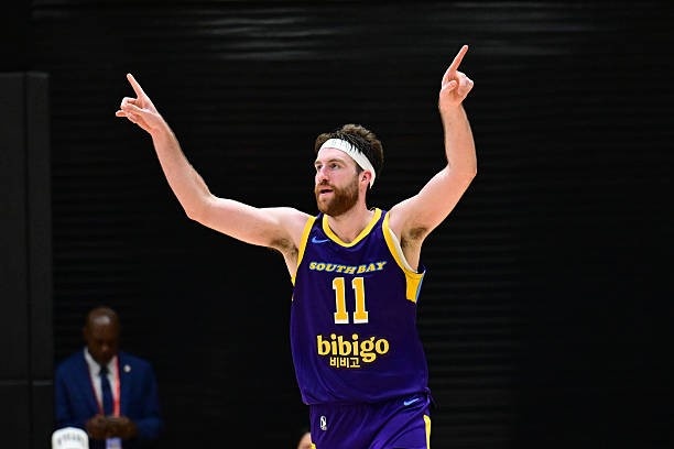 中国双子星闪耀崇礼！苏翊鸣葛春宇晋级滑雪大跳台世界杯决赛