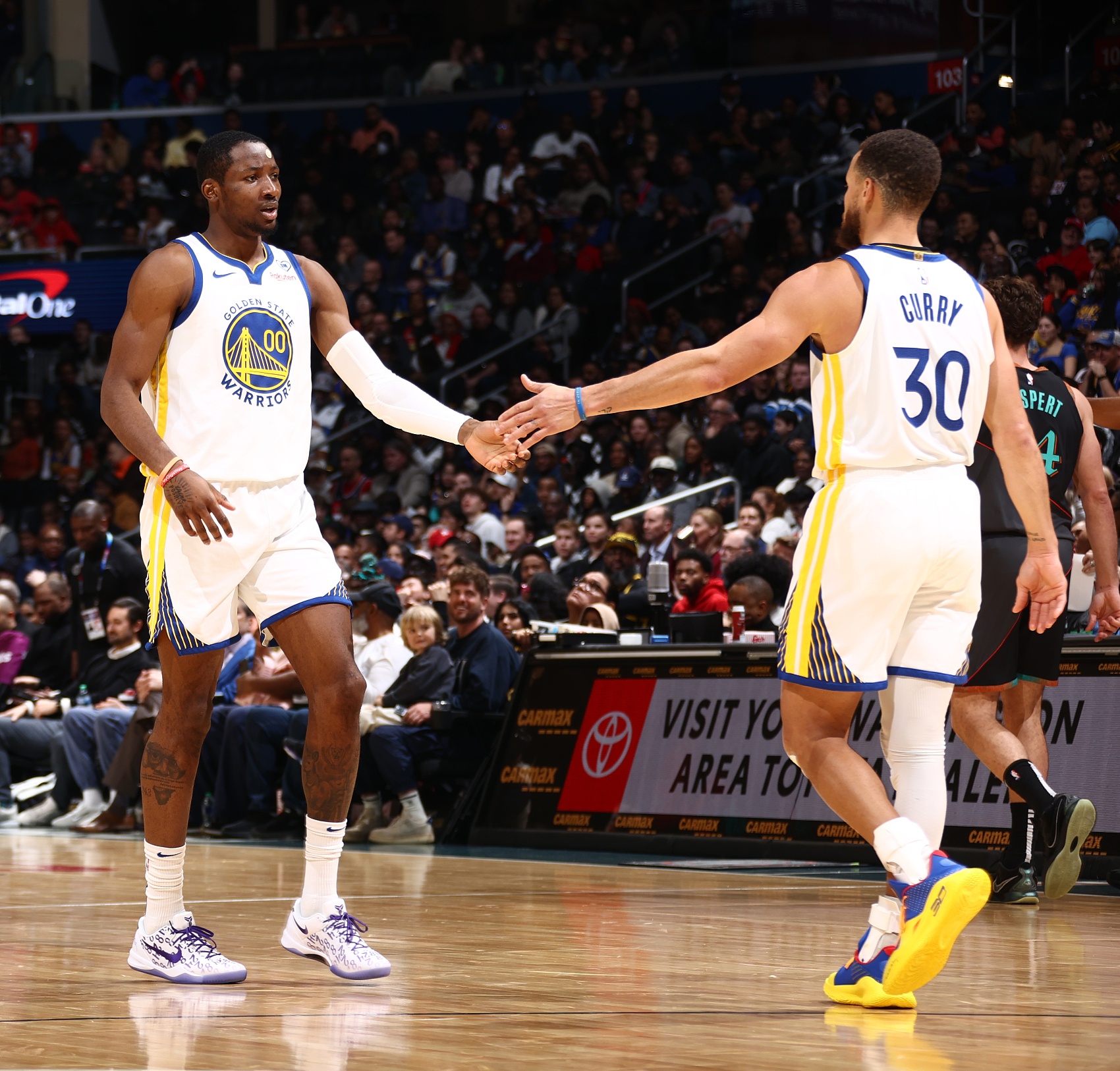 争议判罚改写NBA杯结局！坎宁安三罚失绝平，布朗怒喷"篮球不说谎"