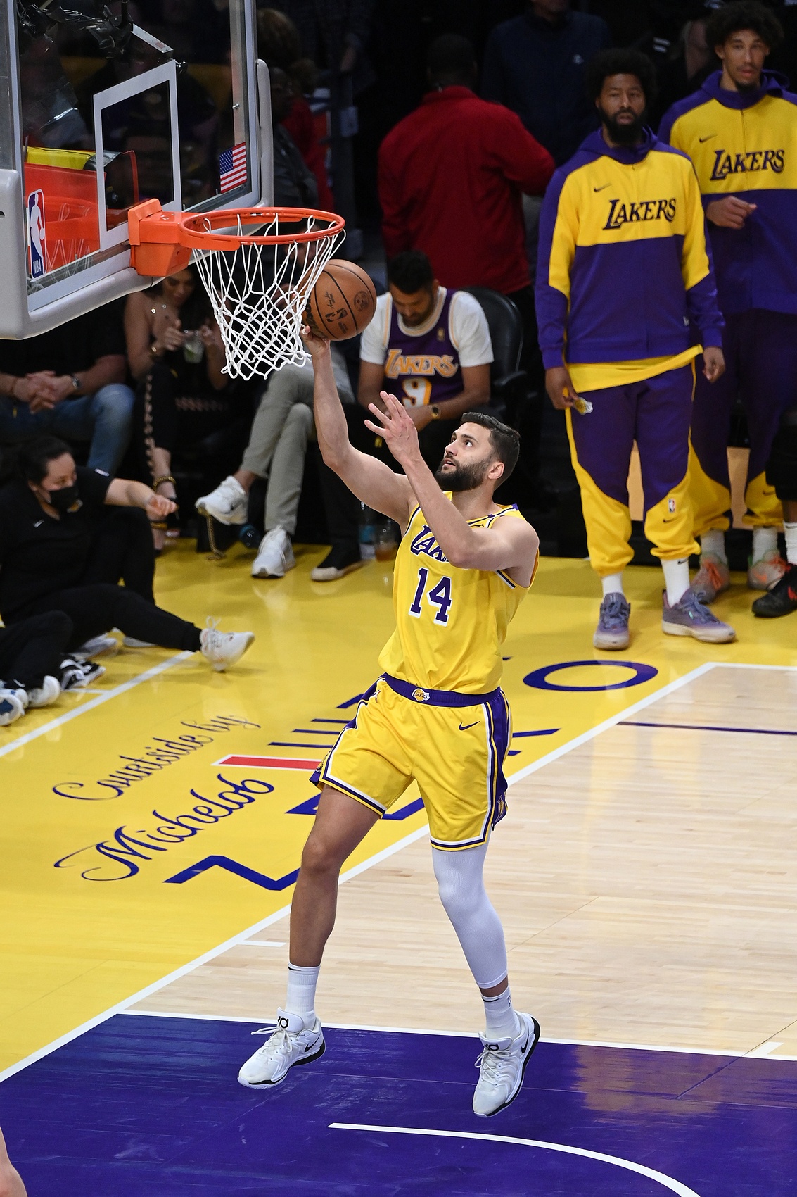 库里与安德玛分道扬镳，品牌投入不足致WNBA新星签约失利成导火索