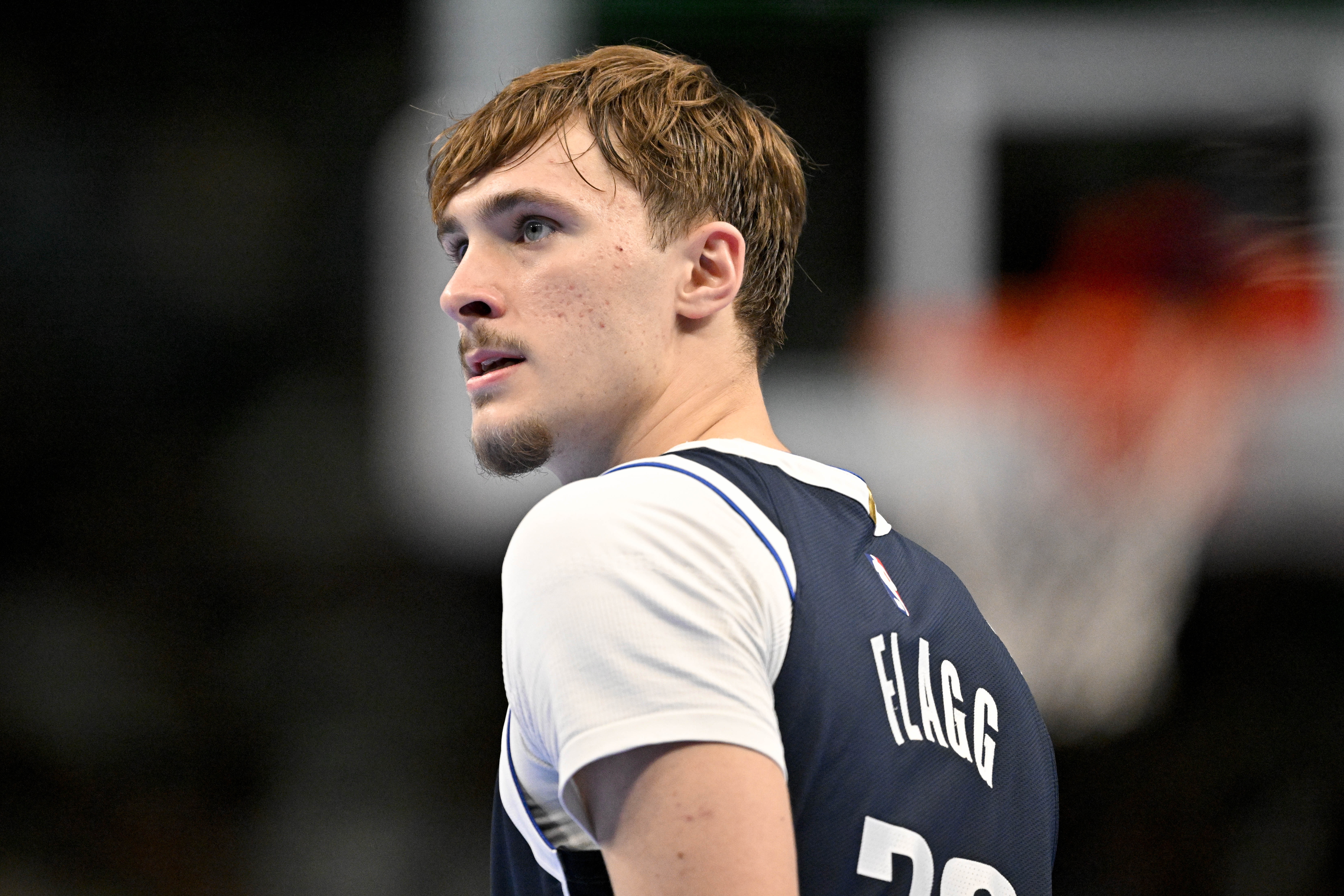 NBA杯赛格局明朗：湖人猛龙率先晋级，十二路豪强争夺六张门票