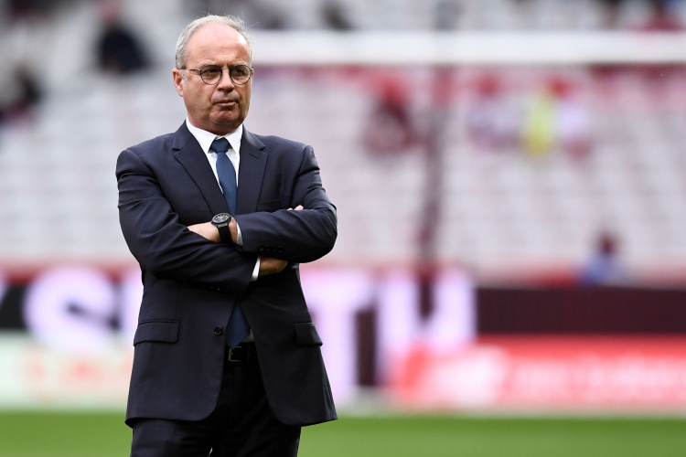 足坛一夜爆冷频发：曼联主场创耻辱纪录，沙特豪门亚冠折戟