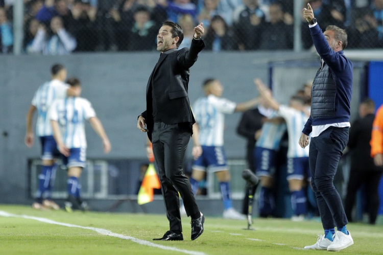 孔帕尼三战枪手净吞九弹，执教风格遭豪门体系严峻考验