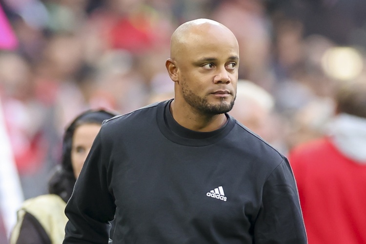 传奇致意！里瓦尔多获赠范戴克战袍，盛赞当世第一后卫