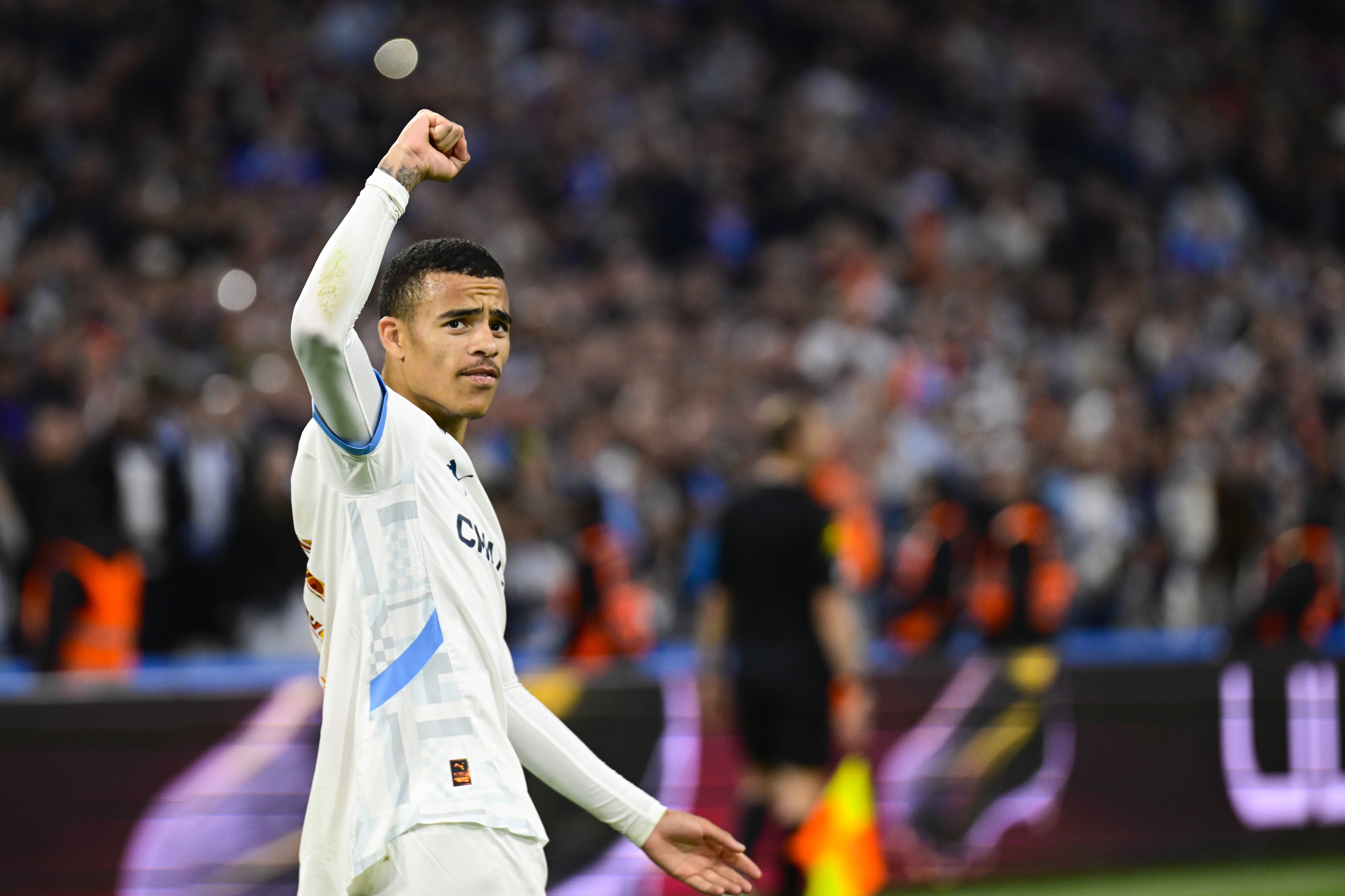 亚泰U21球员因私德风波遭“三停”处罚，职业运动员道德底线引深思